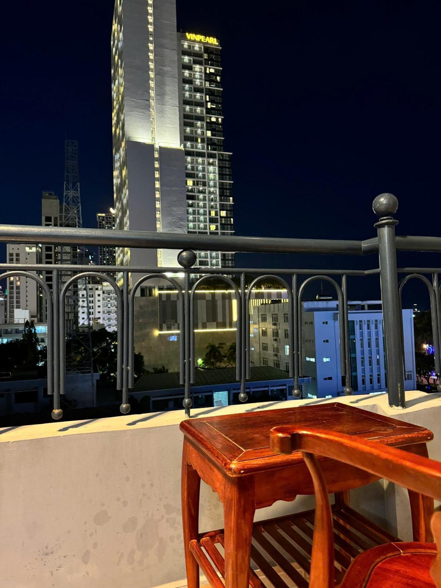 Tue Tinh Hotel На Транг Екстериор снимка