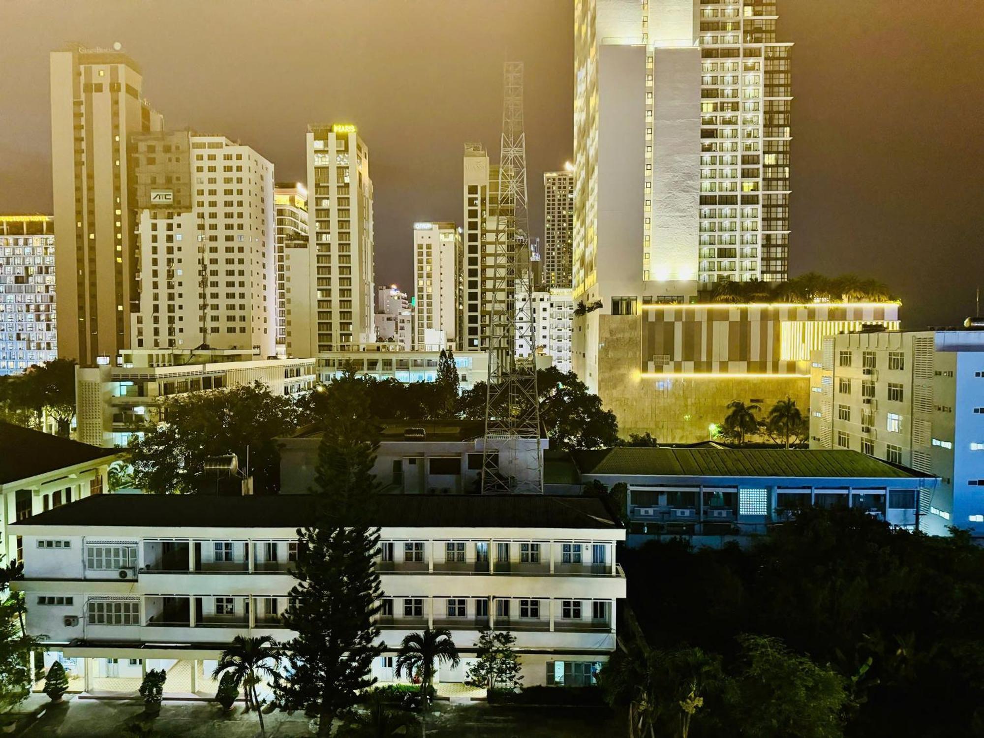 Tue Tinh Hotel На Транг Екстериор снимка