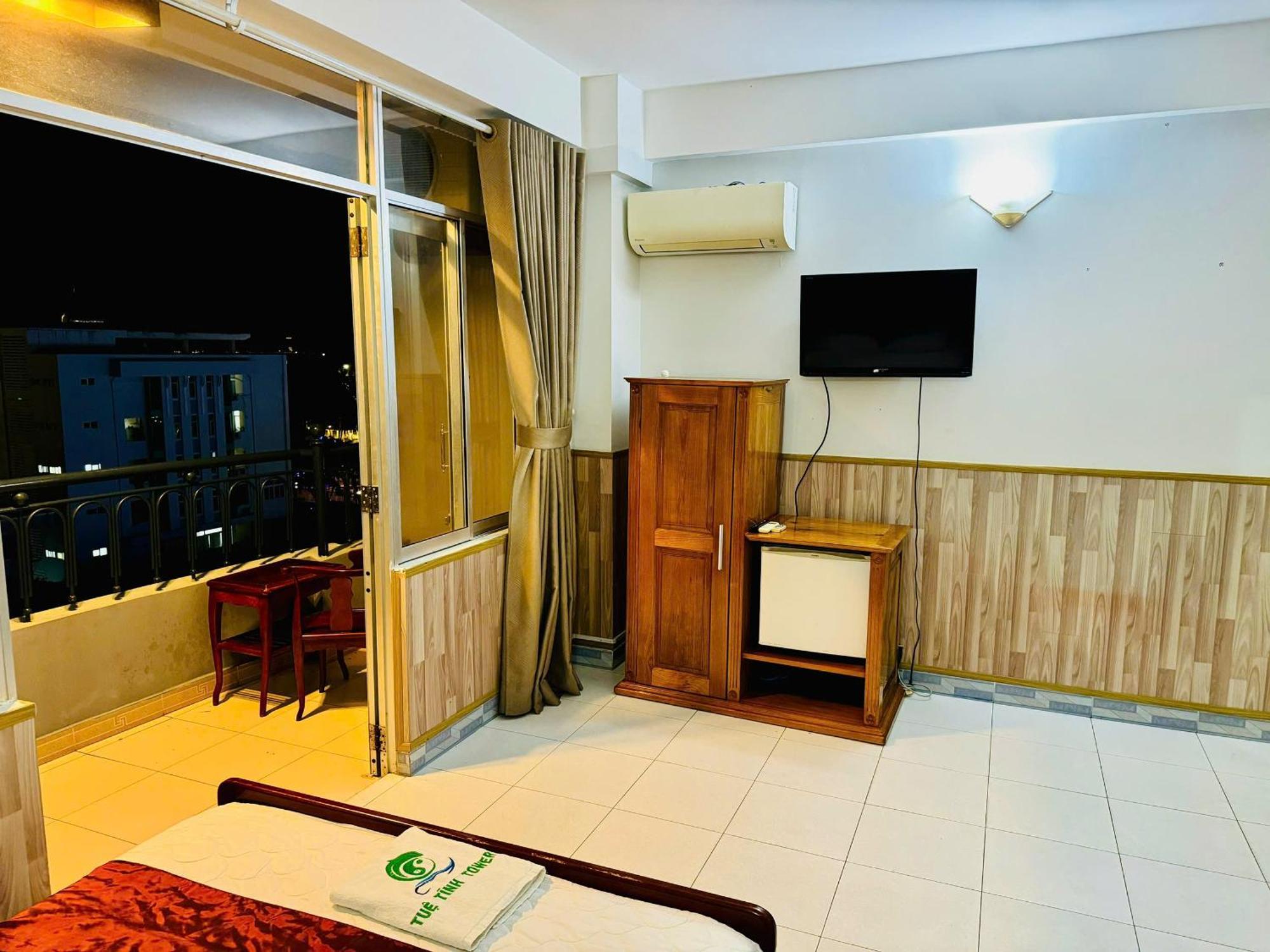Tue Tinh Hotel На Транг Екстериор снимка